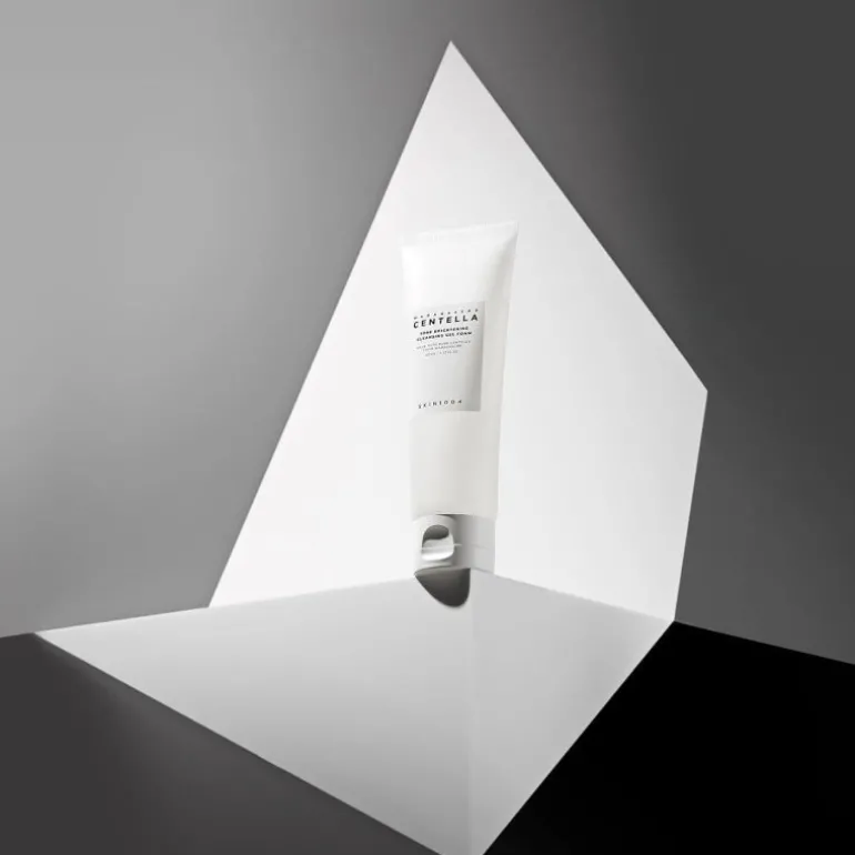 Madagascar Centella Tone Brightening Cleansing Gel Foam